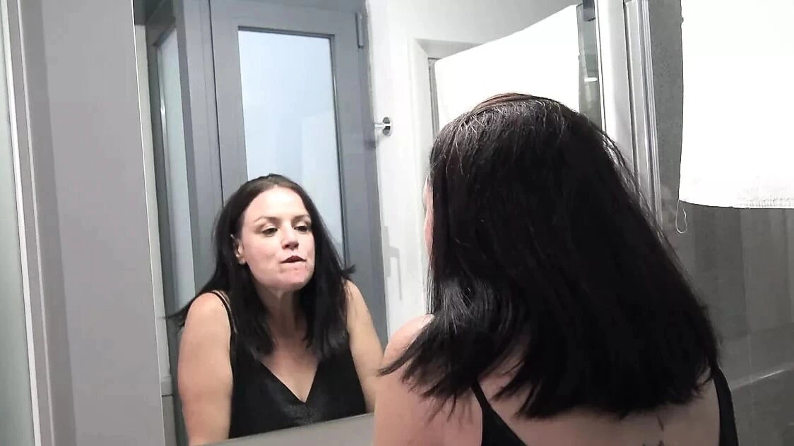Sexy Desperate Mommy Fulfills Her Explicit Interracial Fantasy With a Younger Lover